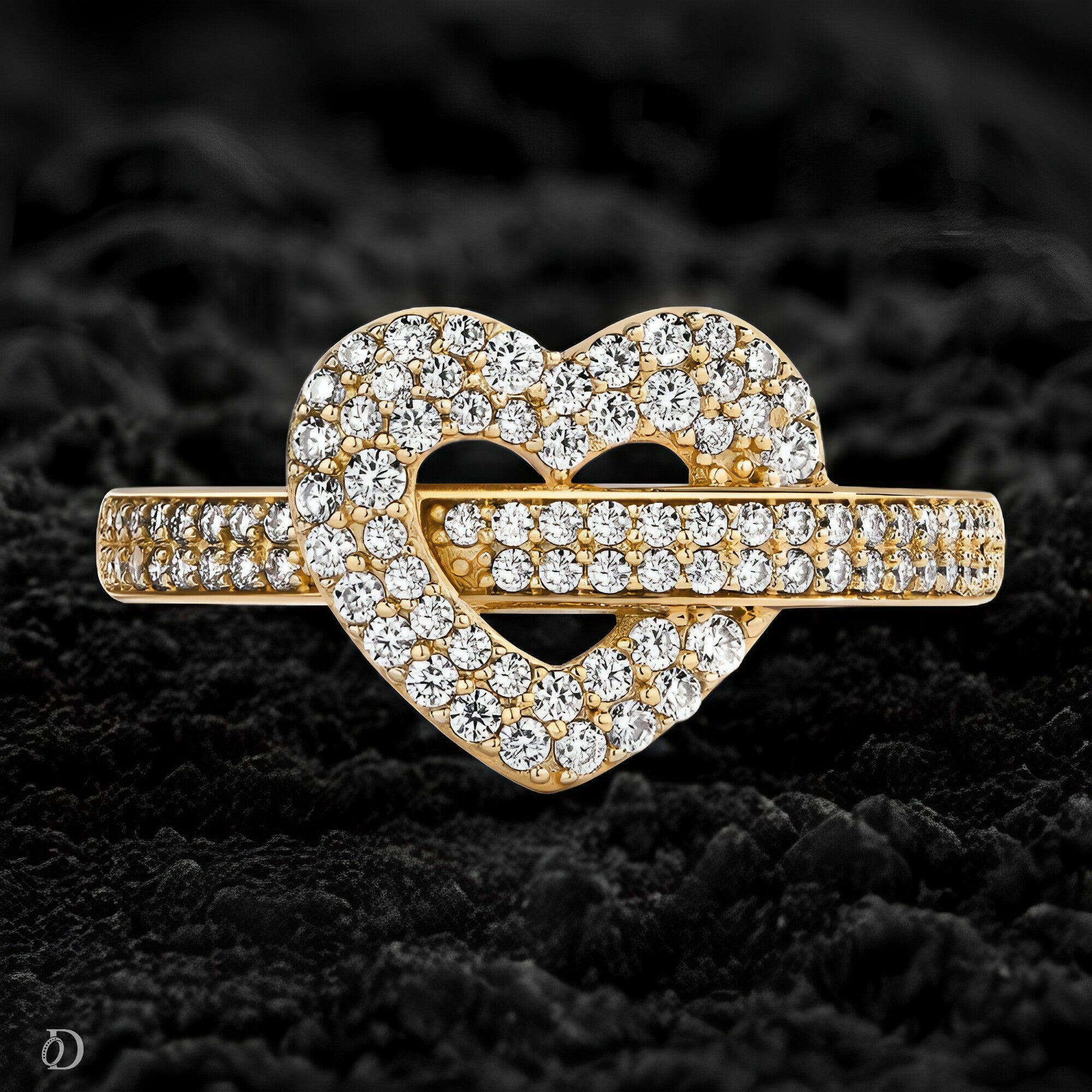 The Amorette Moissanite Band