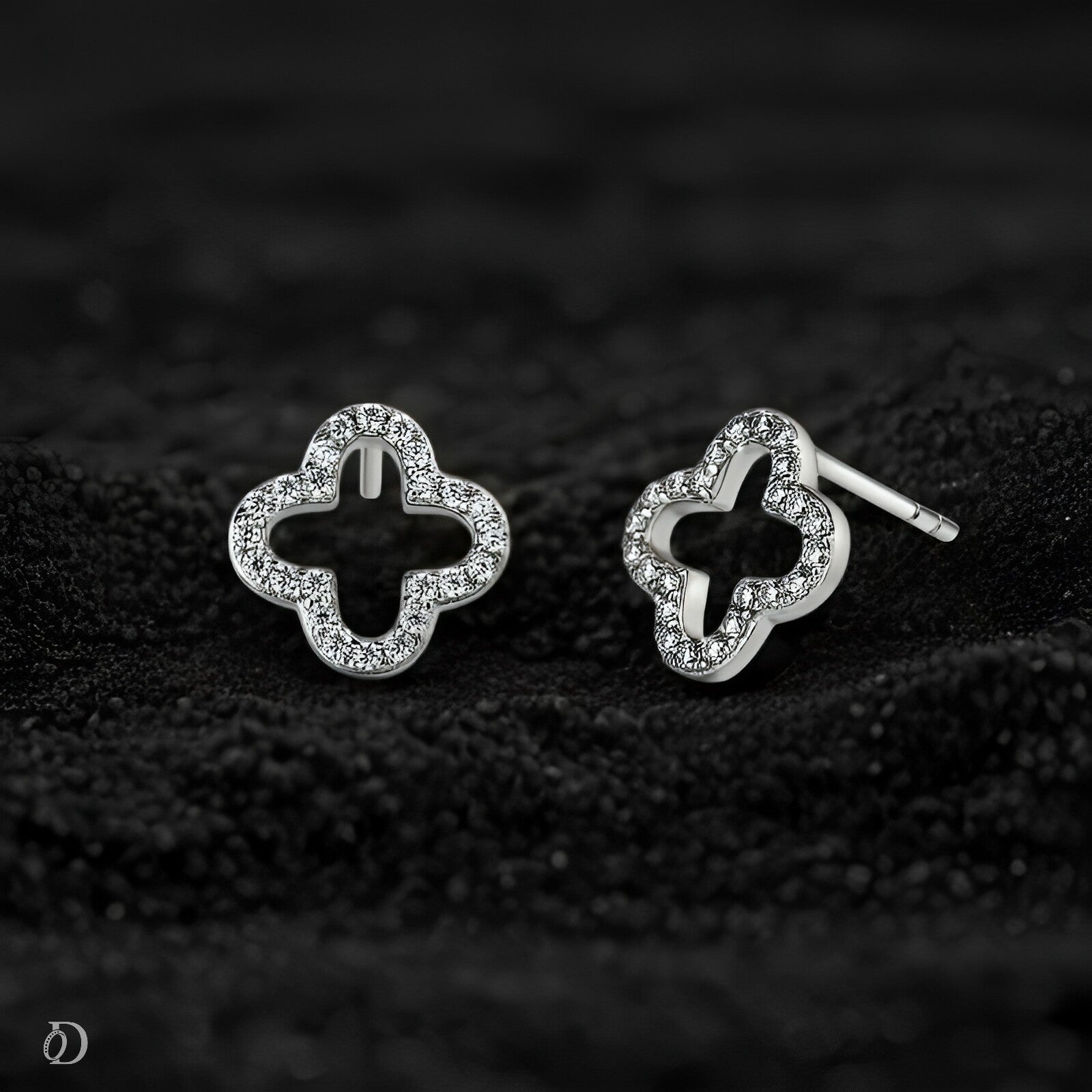 Cloveria Moissanite Earrings