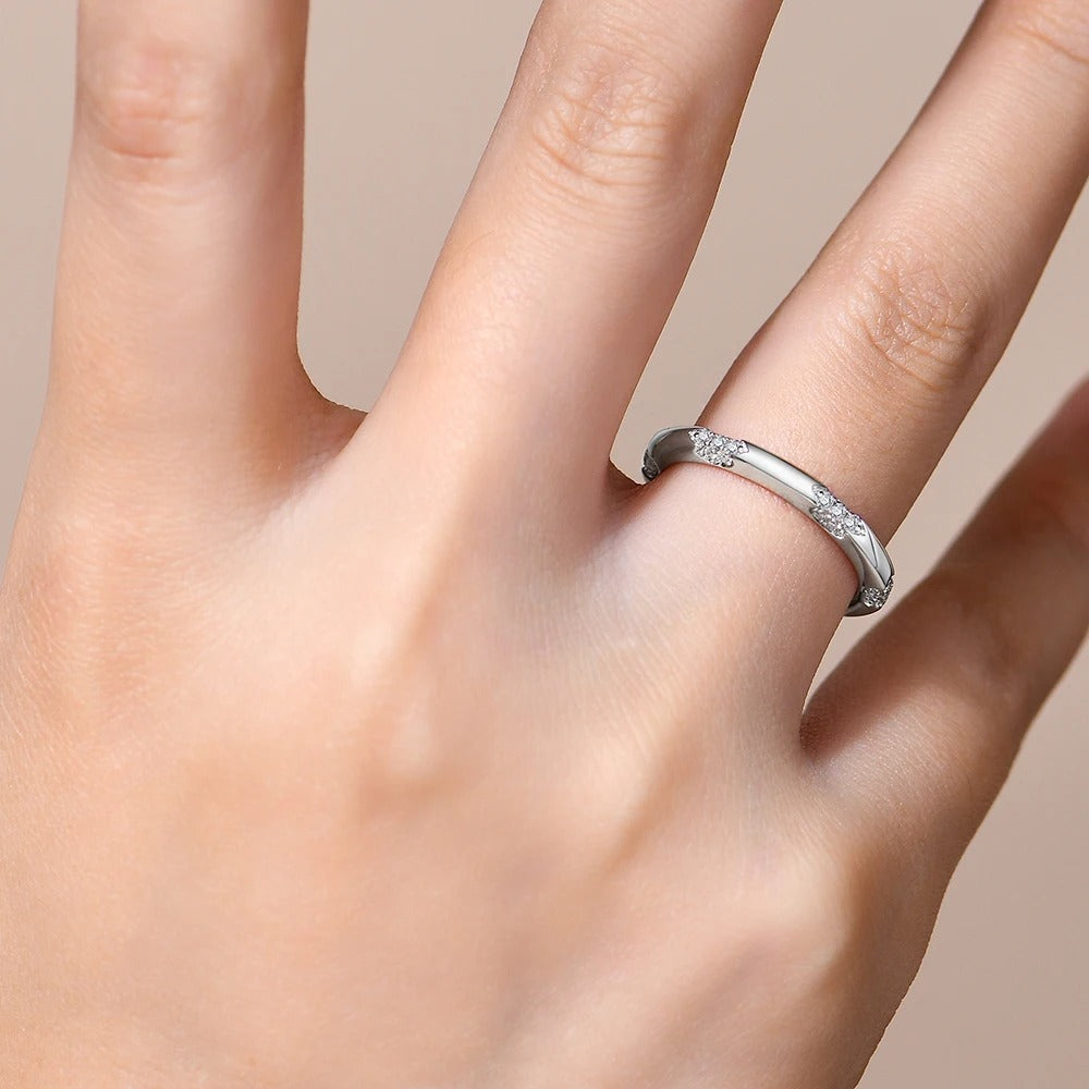 Lumina Moissanite Band