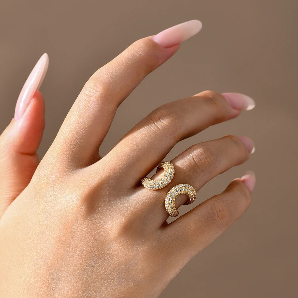 The Avelora Ring