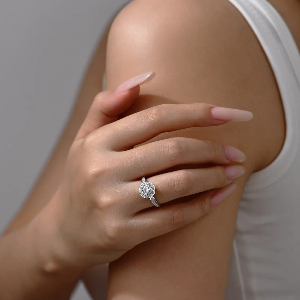 Eterna Solitaire Moissanite Ring