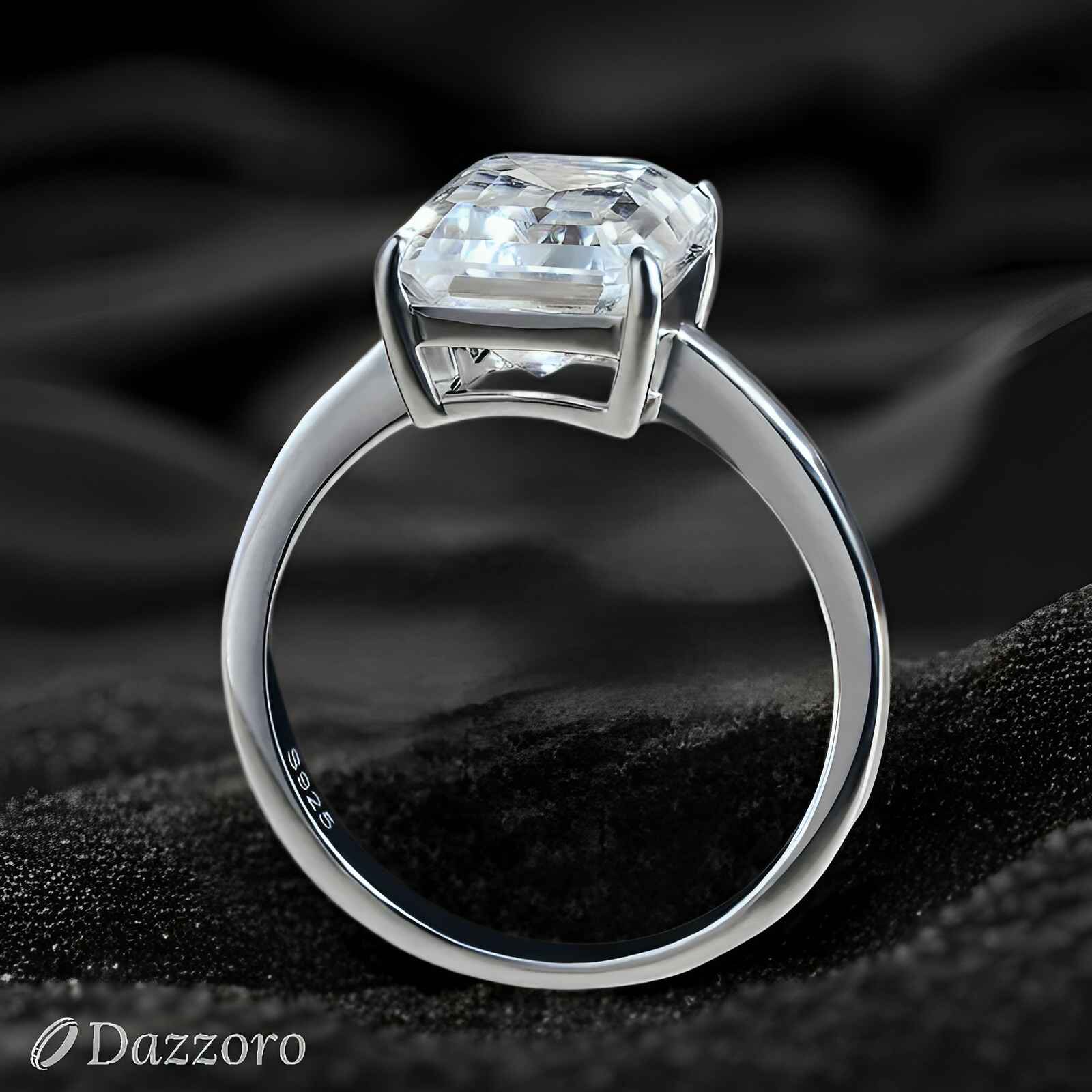 Regal Éclat Moissanite Ring