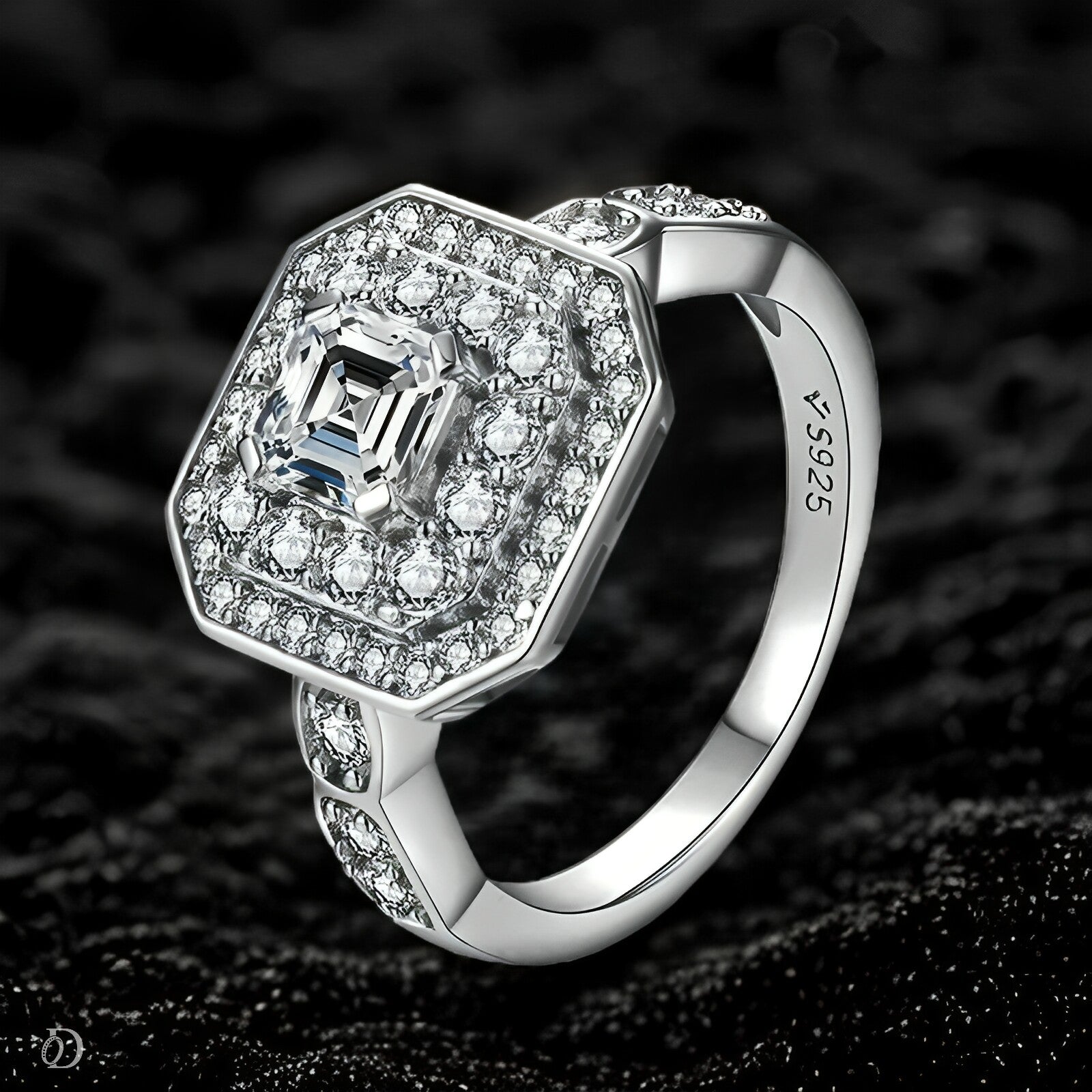 The Octavia Halo Ring