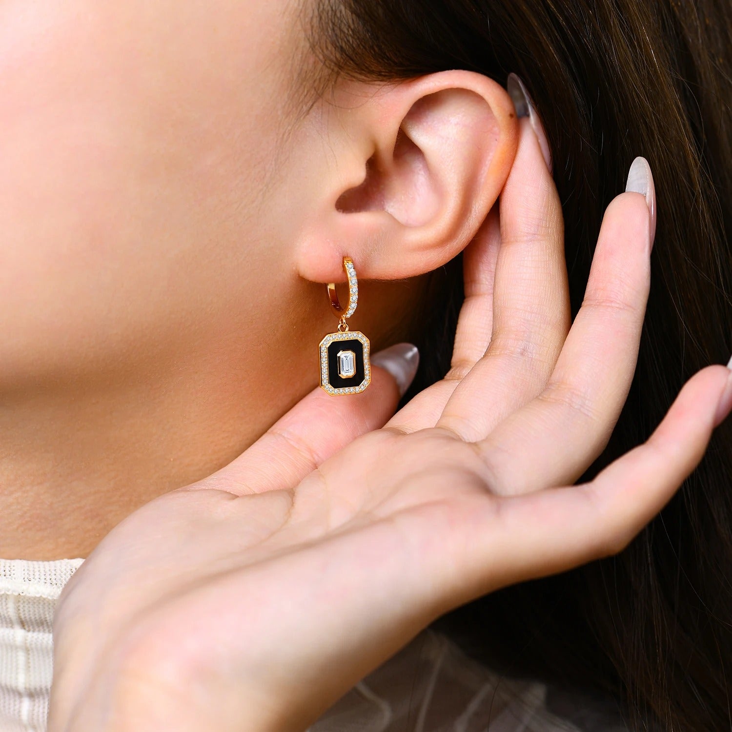 Noir Émeraude Moissanite Earrings