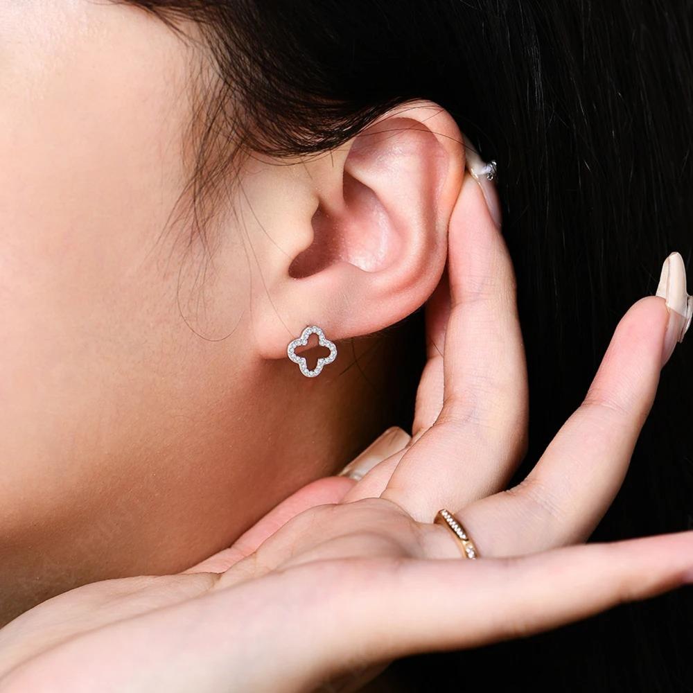 Cloveria Moissanite Earrings